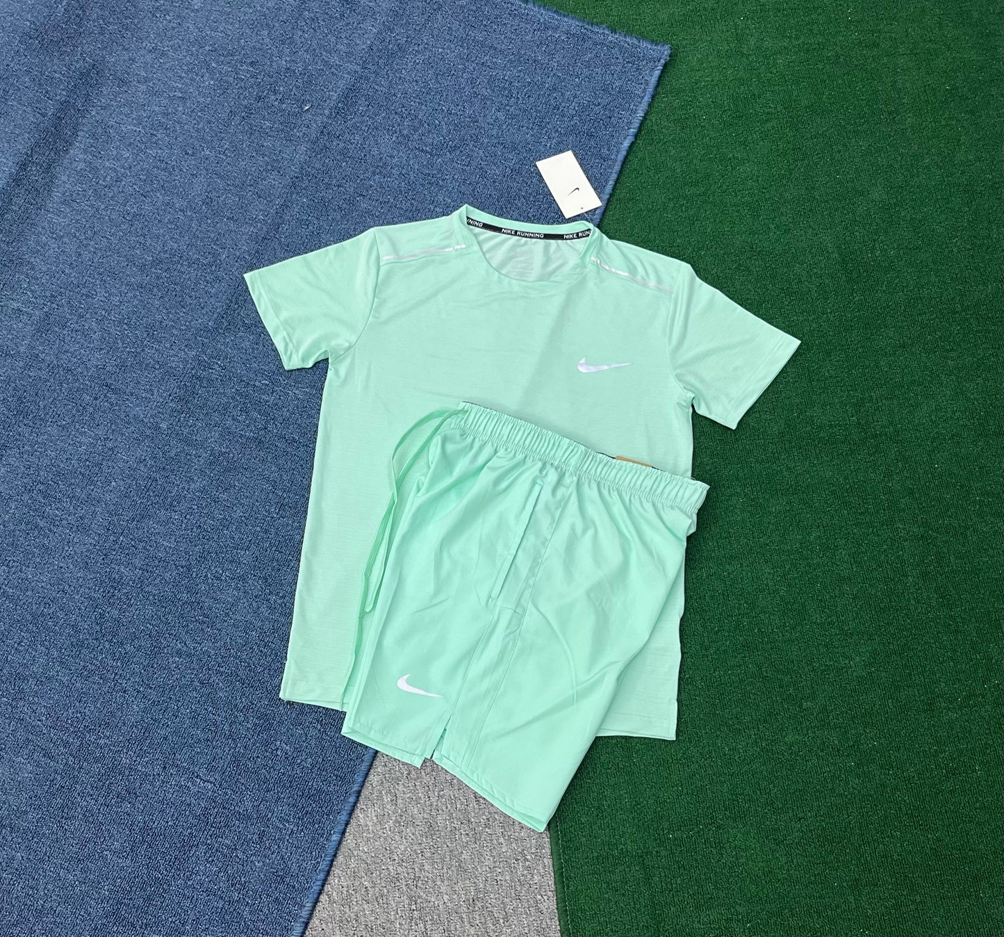 Ensemble NIKE LM Store